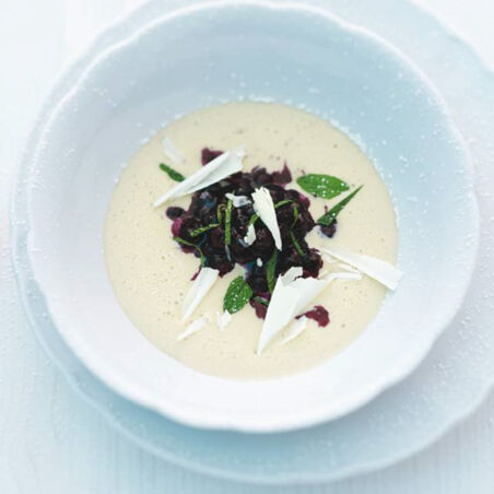 Weisses Schokoladensüppchen mit Heidelbeeren Weisses Schokoladensüppchen mit Heidelbeeren