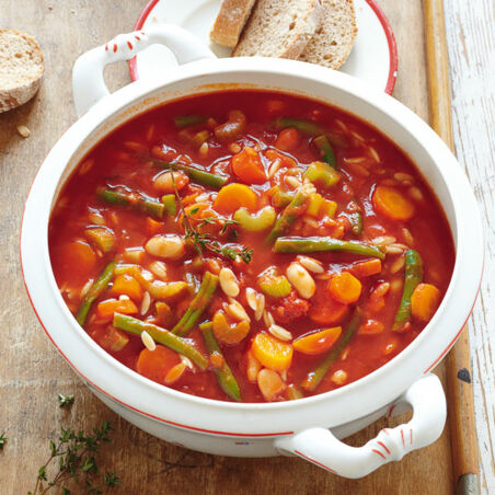 Bohneneintopf mit Tomaten und Reisnudeln Bohneneintopf mit Tomaten und Reisnudeln