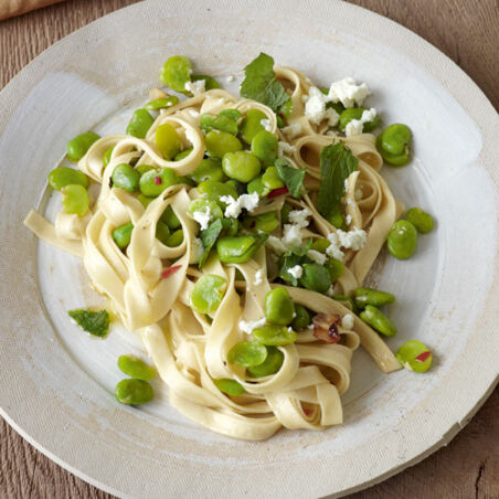 Bandnudeln mit Saubohnen und Minze Bandnudeln mit Saubohnen und Minze