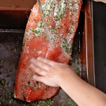 Gebeizter Pfefferlachs mit frischem Dill Gebeizter Pfefferlachs mit frischem Dill