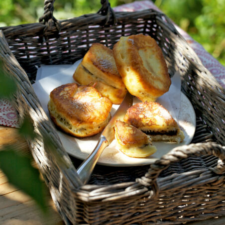 Zwetschgenbavesen mit Zimtzucker Zwetschgenbavesen mit Zimtzucker