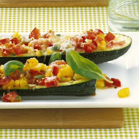 Zucchini mit Gemüsefüllung Zucchini mit Gemüsefüllung
