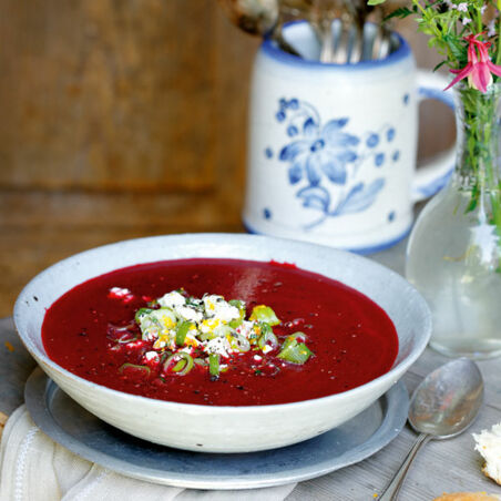 Rote-Bete-Suppe mit Schafskäse-Gremolata Rote-Bete-Suppe mit Schafskäse-Gremolata