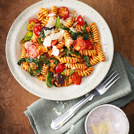Spinat-Fusilli mit Paprikasauce Spinat-Fusilli mit Paprikasauce