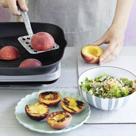 Gegrillte Pfirsiche mit Graupensalat Gegrillte Pfirsiche mit Graupensalat