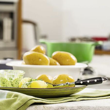 Pellkartoffeln mit Gurken-Kräuter-Dip Pellkartoffeln mit Gurken-Kräuter-Dip