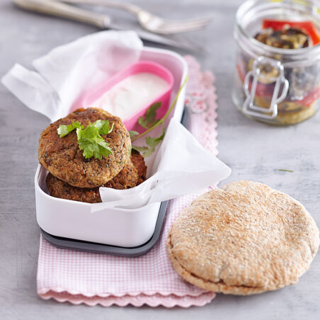 Linsen-Falafel im Pitabrot Linsen-Falafel im Pitabrot