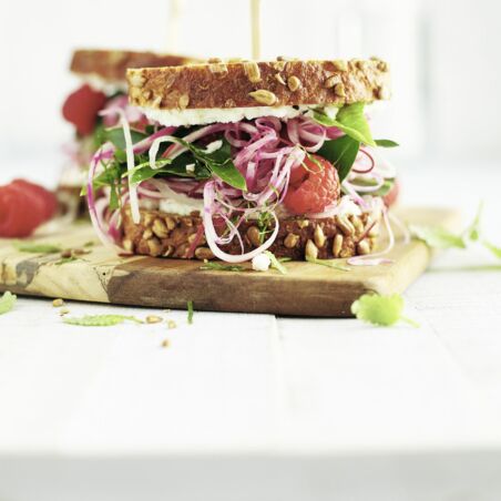 Sandwich mit Ringelbete und Feta Sandwich mit Ringelbete und Feta