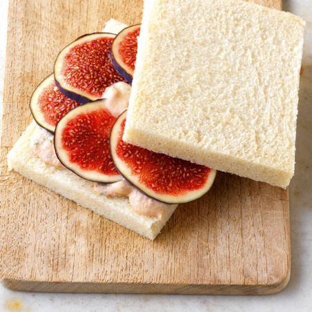 Schinken-Tramezzini mit Feigen Schinken-Tramezzini mit Feigen