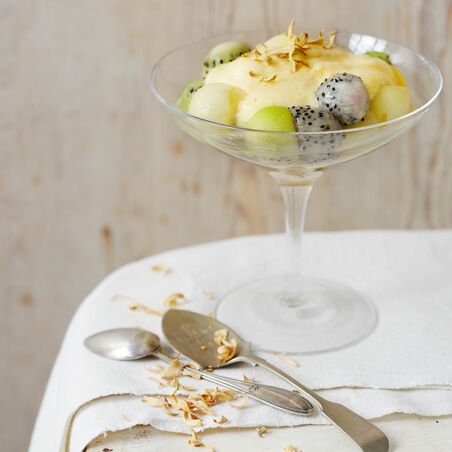 Früchte-Allerlei mit Orangen-Zabaione Früchte-Allerlei mit Orangen-Zabaione