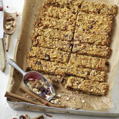 Energieriegel mit Erdnüssen und Feigen Energieriegel mit Erdnüssen und Feigen