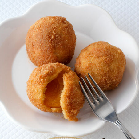 Aprikosen-Quarkknödel mit gerösteten Semmelbröseln Aprikosen-Quarkknödel mit gerösteten Semmelbröseln