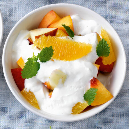 Bunter Obstsalat mit Quarkcreme Bunter Obstsalat mit Quarkcreme