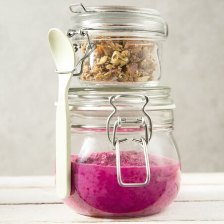 Joghurt mit Roter Bete und Knusperkernen Joghurt mit Roter Bete und Knusperkernen