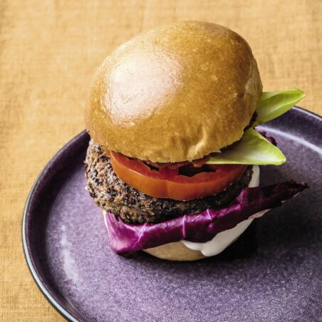 Bohnen-Burger mit veganer Mayonnaise Bohnen-Burger mit veganer Mayonnaise