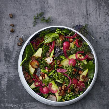 Kräutersalat mit Brot-Crunch Kräutersalat mit Brot-Crunch