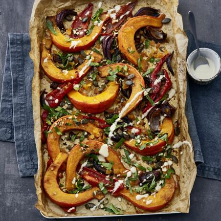 Kürbis vom Blech mit Tahinisauce Kürbis vom Blech mit Tahinisauce