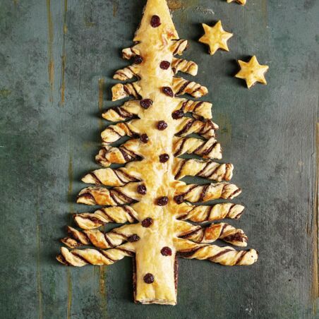 Blätterteig-Tannenbaum mit Cranberrys Blätterteig-Tannenbaum mit Cranberrys