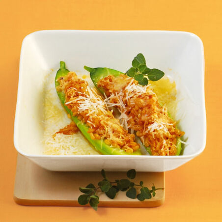 Gefüllte Gurken mit Tomatenweizen Gefüllte Gurken mit Tomatenweizen