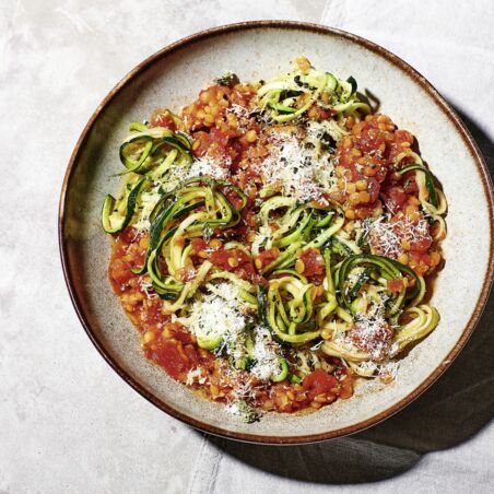 Zucchini-Spaghetti mit Linsen-Bolognese Zucchini-Spaghetti mit Linsen-Bolognese