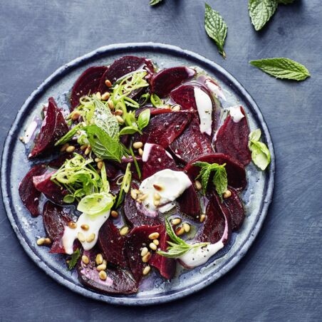 Rote-Bete-Carpaccio mit Frischkäse Rote-Bete-Carpaccio mit Frischkäse