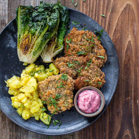 Hirsch-Schnitzel-Kartoffelsalat-Romanasalat-5106 Hirsch-Schnitzel-Kartoffelsalat-Romanasalat-5106