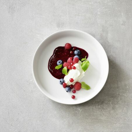 Joghurtcreme mit bunten Beeren Joghurtcreme mit bunten Beeren