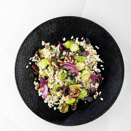 Ofen-Rosenkohl-Salat mit Graupen Ofen-Rosenkohl-Salat mit Graupen