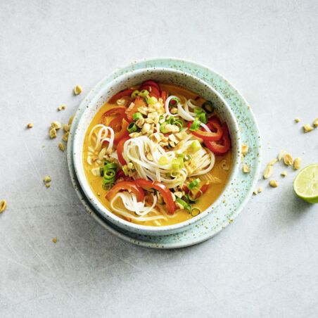 Curry-Nudelsuppe mit Erdnuss Curry-Nudelsuppe mit Erdnuss