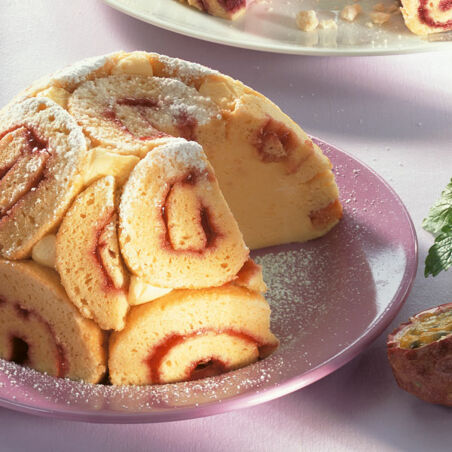 Charlotte mit exotischer Fruchtcreme Charlotte mit exotischer Fruchtcreme