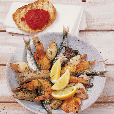 Gegrillte Fische und Meeresfrüchte Gegrillte Fische und Meeresfrüchte