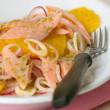 Fenchel-Orangen-Salat mit Räucherforelle Fenchel-Orangen-Salat mit Räucherforelle