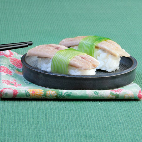 Nigiri-Sushi mit Räucheraal Nigiri-Sushi mit Räucheraal