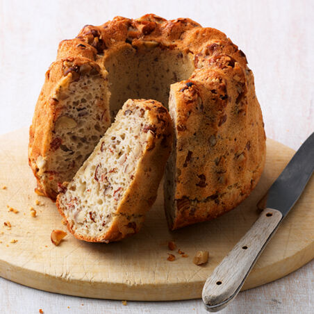 Speckgugelhupf mit Haselnüssen Speckgugelhupf mit Haselnüssen