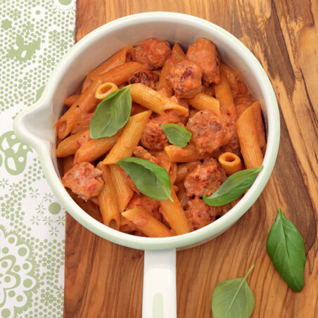 Penne mit Tomaten-Wurst-Sahne Penne mit Tomaten-Wurst-Sahne