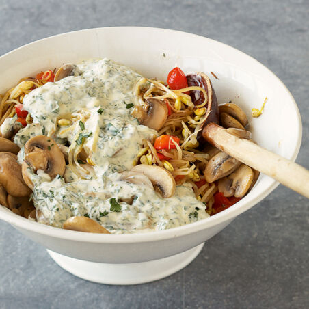 Vollkornstrudel mit Sojasprossen Vollkornstrudel mit Sojasprossen