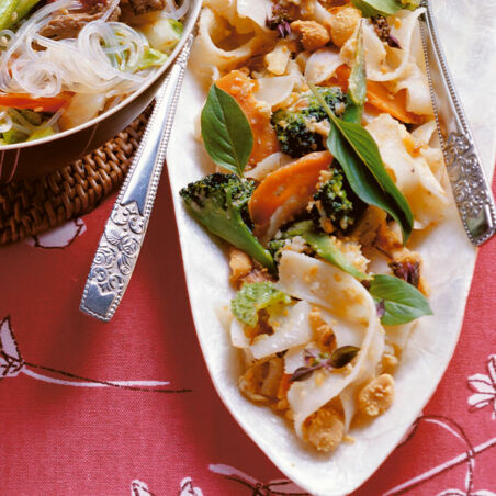 Reisnudeln mit Gemüse und Ei Reisnudeln mit Gemüse und Ei