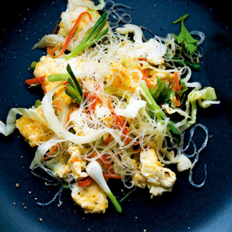 Gebratene Glasnudeln mit Eiern (Pad Wunsen Sai Khai) Gebratene Glasnudeln mit Eiern (Pad Wunsen Sai Khai)