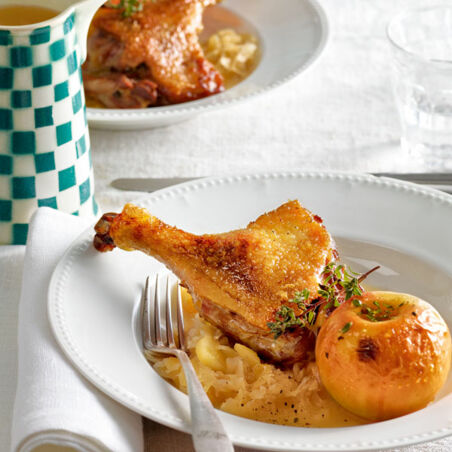 Entenkeulen auf Apfel-Honig-Kraut Entenkeulen auf Apfel-Honig-Kraut