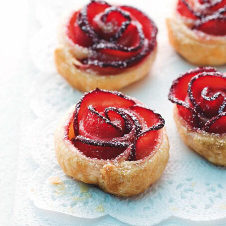 Pflaumen-Blätterteig-Rosen Pflaumen-Blätterteig-Rosen