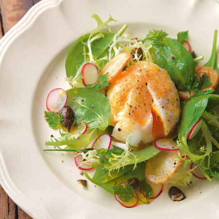 Pochiertes Landei mit Vogerlsalat Pochiertes Landei mit Vogerlsalat