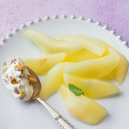 Weißwein-Birnen mit Walnusscreme Weißwein-Birnen mit Walnusscreme