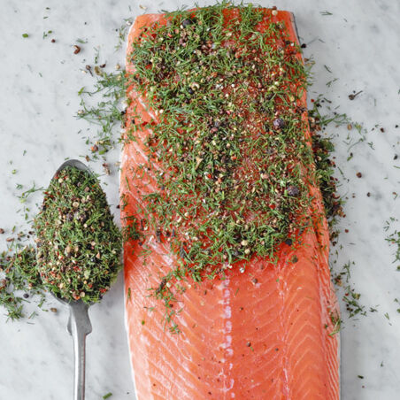 Gebeizter Pfefferlachs mit frischem Dill Gebeizter Pfefferlachs mit frischem Dill