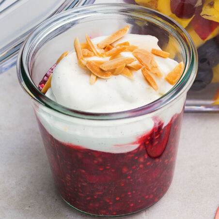 Himbeergrütze im Weckglas mit Vanillequark Himbeergrütze im Weckglas mit Vanillequark