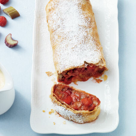 Rhabarber-Erdbeer-Strudel Rhabarber-Erdbeer-Strudel