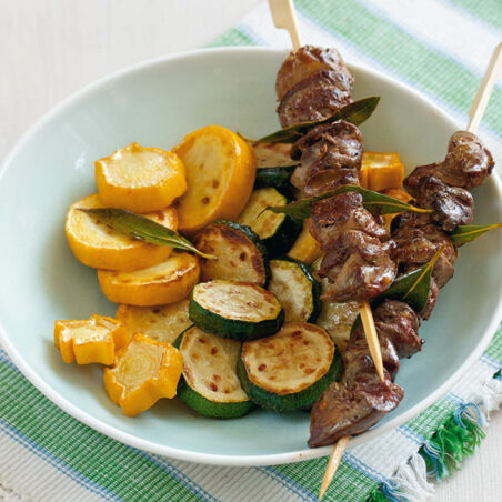 Italienische Leber-Spießchen mit Zucchinigemüse Italienische Leber-Spießchen mit Zucchinigemüse