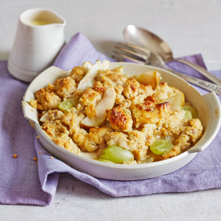 Birnen-Walnuss-Crumble mit Vanillesauce Birnen-Walnuss-Crumble mit Vanillesauce
