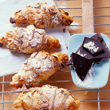 Schokoladenhörnchen mit Ingwer und Haselnüssen Schokoladenhörnchen mit Ingwer und Haselnüssen