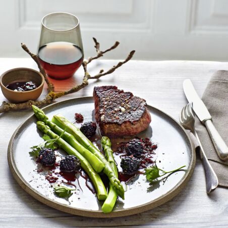 Filetsteaks mit Chili-Brombeer-Sauce Filetsteaks mit Chili-Brombeer-Sauce