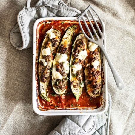 Zucchini-Schiffchen mit Hackfüllung Zucchini-Schiffchen mit Hackfüllung